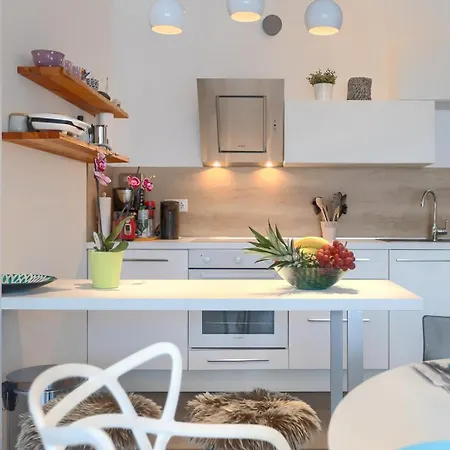 Apartament Ellis *